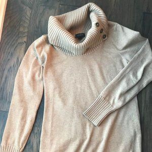 The Limited: women's turtleneck sweater- Size M